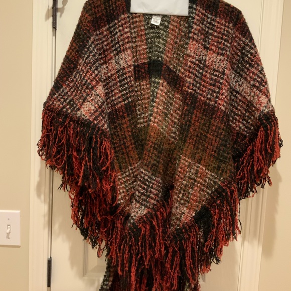 Beautiful shawl/wrap; great condition; rich fall colors. - Picture 2 of 4